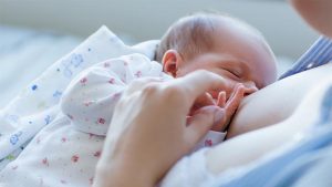 Il microbiota di madre e neonato sono collegati attraverso gravidanza e allattamento o dieta
